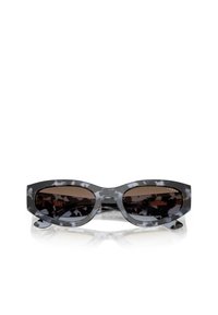 Occhiali da sole grigi e neri con un design audace e angolare. Le lenti marroni scure e i distintivi accenti laterali esaltano l'aspetto moderno.
