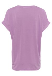 Purpura īsām piedurknēm T-krekls ar apaļu kakla izgriezumu, gludu tekstūru un rollētām piedurknēm, piedāvājot brīvu piegriezumu un izsmalcinātu šuvju izpildi.