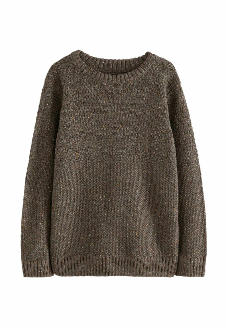 Pull en tricot marron avec un col rond, motif texturé, poignets et ourlet côtelés, présentant des nuances subtiles dans des tons chauds.