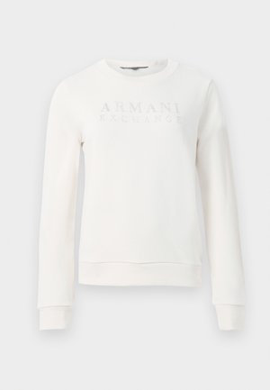 Hvit genser med rund hals laget av myk stoff, med opphøyet bokstavlogo "ARMANI EXCHANGE" på forsiden. Ribbestrikkede mansjetter og kant.