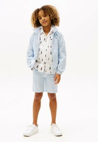 Tommy Hilfiger BELTED  - Shorts - breezy blue