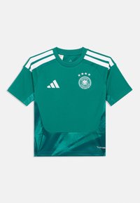 Zelený fotbalový dres Adidas s bílými pruhy na ramenou, logem Německé fotbalové asociace se čtyřmi hvězdami na hrudi a nápisem ClimaCool.