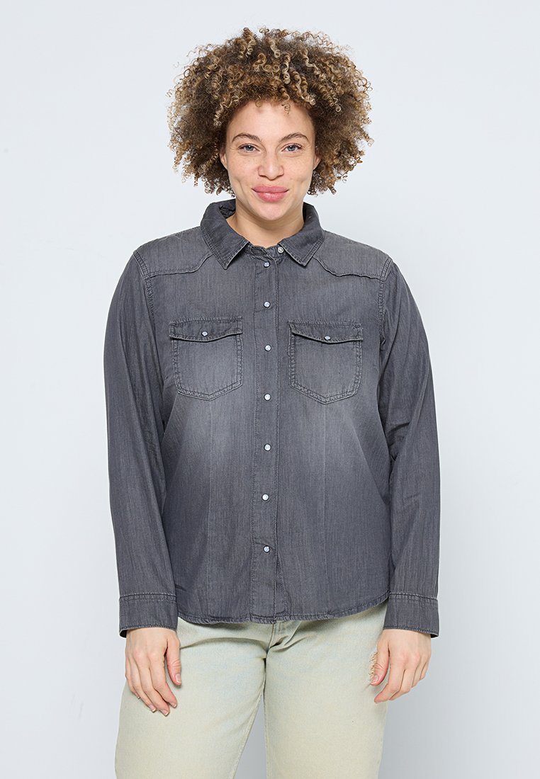 ONLY Carmakoma Overhemdblouse lichtgrijs