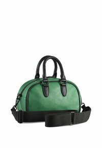 Sac à main en cuir vert avec des accents en cuir noir, forme ronde, double poignée supérieure et une bandoulière noire amovible. Texture lisse, fermeture éclair.