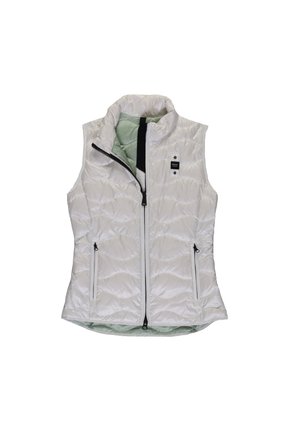 Gilet bianco imbottito con colletto alto, chiusura con zip e due tasche frontali. Motivo testurizzato e fodera interna verde. Accenti della zip neri.