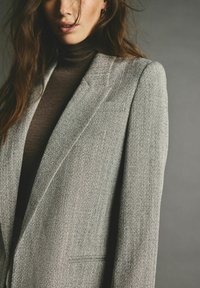 Next REGULAR FIT - HERRINGBONE TAILORED - Bleiseri - black white
