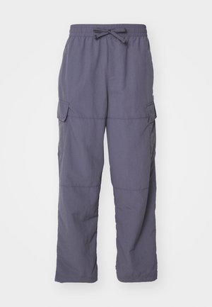 Cargo bukser i afdæmpet lilla, med en elastisk talje og snor, to sidelommer og en afslappet pasform; glat, letvægtsstof.