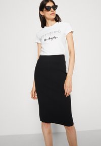 Guess Triko s potiskem - pure white