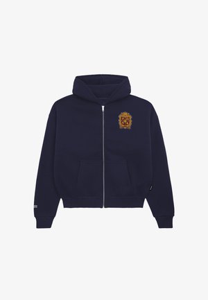 Granatowa bluza z zamkiem, wykonana z miękkiej bawełny, z naszywką logo na klatce piersiowej, przednimi kieszeniami oraz ściągaczami przy rękawach i dolnym wykończeniu.