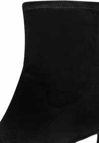 Tamaris Poolsaapad - black