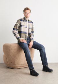 Barbour ICELOCH TAILORED TARTAN SHIRT - Ing - forest mist