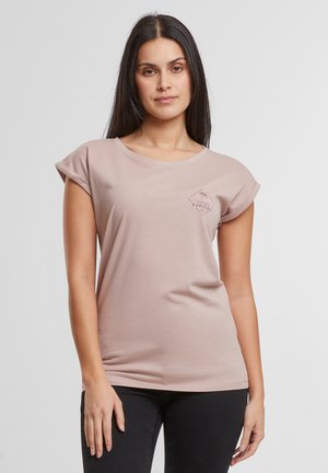 Helles rosa T-Shirt mit kurzen Ärmeln aus weichem Stoff, mit einem runden Ausschnitt und einer kleinen Palmen-Grafik in der oberen linken Ecke.