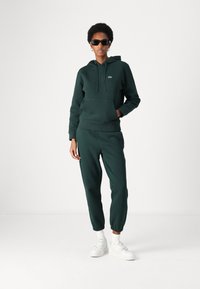 Lacoste Tepláky - sinople