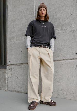 Pepe Jeans, RELAXED WIDE LEG PLEATED - Панталони - ivory white