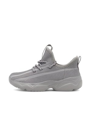 - Obuwie do nauki chodzenia