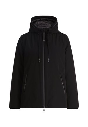 Veste noire avec fermeture zippée à l'avant, capuche ajustable et deux poches latérales zippées. Tissu lisse avec un minimum de détails et sans motifs visibles.