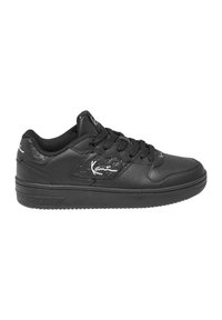 Sorte lædersneakers med teksturerede detaljer, perforeringer på tåen, sorte snørebånd, gummisål og diskrete logoakcenter på siderne.
