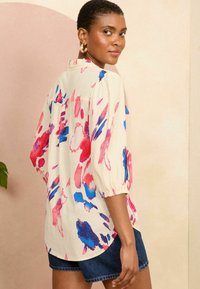 Love & Roses V NECK 3/4 SLEEVE THROUGH REGULAR FIT - Blūze - white