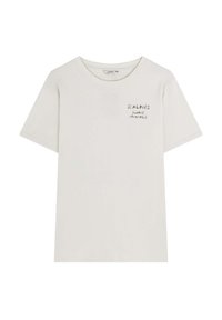 Weißes Baumwoll-T-Shirt mit kurzen Ärmeln, einem runden Halsausschnitt und bedrucktem Text "SCALPERS SUMMER ESSENTIALS" im linken Brustbereich.