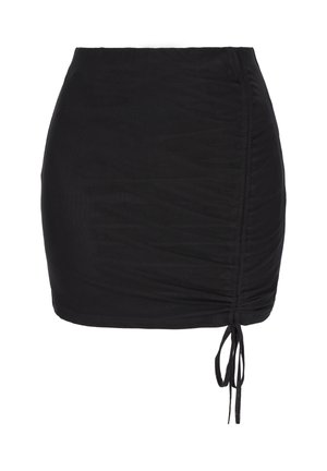 Zwarte geplooide minirok met verstelbaar trekkoord aan de rechterkant, aangesloten pasvorm en gladde stoftextuur.