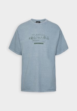 Blå bomulds T-shirt med korte ærmer, rund hals og grafisk tekst foran i grøn, med en afslappet pasform og en blød tekstur.