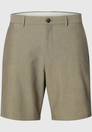 Pantalones cortos de color caqui entallados, con trabillas para cinturón, cierre frontal con botones y cremallera oculta.