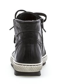 Schwarze Lederstiefelette mit strukturierter Oberfläche, grauer Gummisohle und seitlichem Reißverschluss. Verfügt über gestickte Akzente für zusätzliche Details.