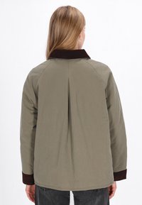 DreiMaster Leichte Jacke - olive