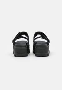 UGG Mules de tacón - black