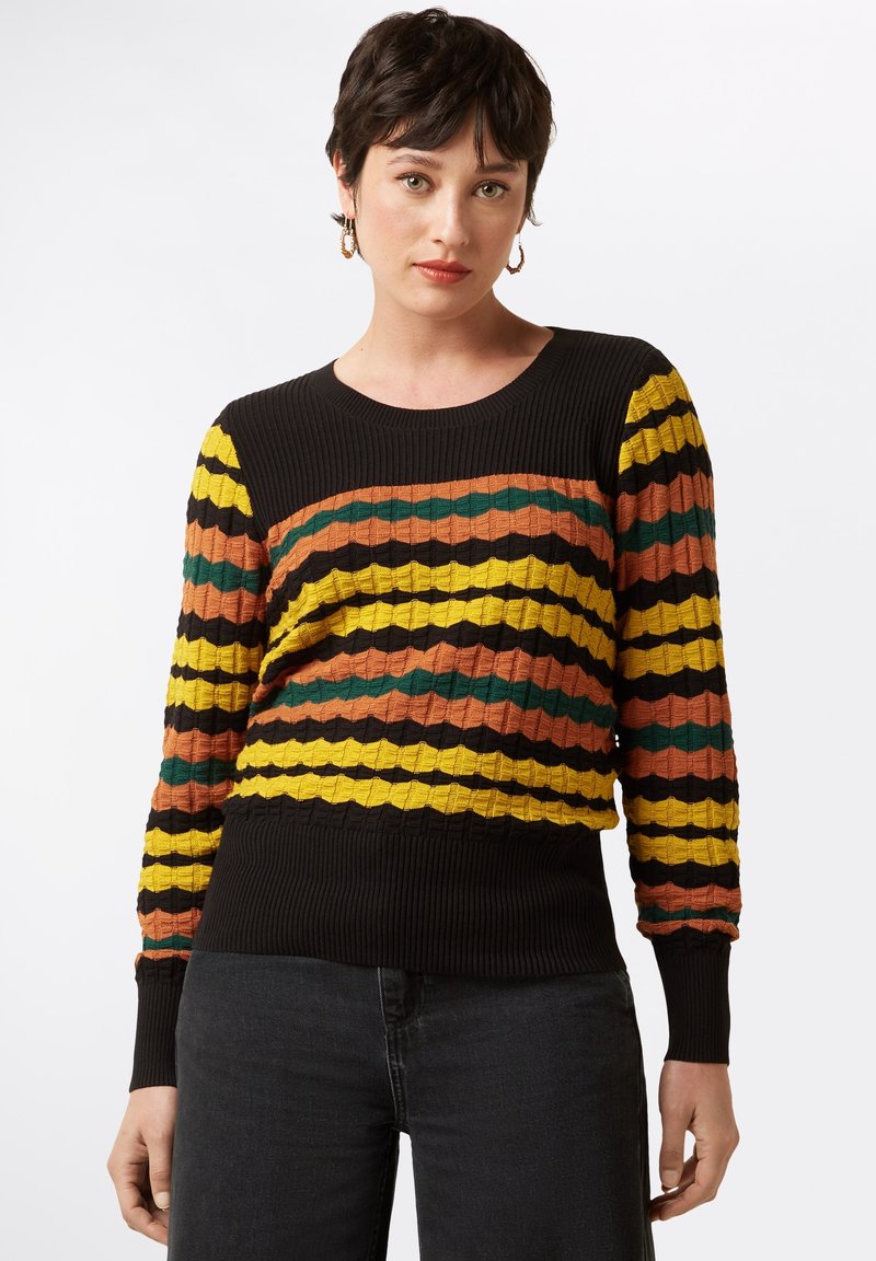 Geripptes Sweatshirt in Schwarz mit wellenförmigen Streifen in Gelb, Orange, Grün und Braun. Lange Ärmel mit engen Bündchen. Strukturiertes Gewebedetail.