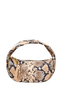 Torba handbag z teksturowanym wzorem węża w beżowym i czarnym kolorze, z zaokrągloną rączką i akcentem w postaci frędzla, zamykana na zamek u góry.