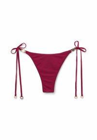 Mörkröd bikiniunderdel med justerbara knytband, med runda metallaccenter vid höfterna, slät textur och design med minimal täckning.