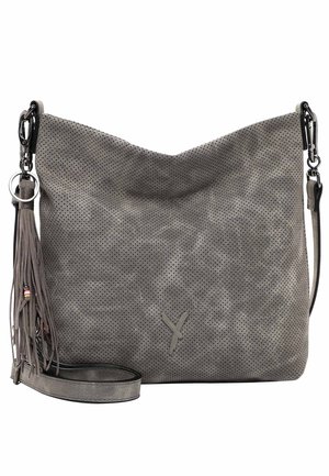 Sac bandoulière gris perforé avec bandoulière amovible et porte-clés pompon suspendu à l'anneau côté gauche.