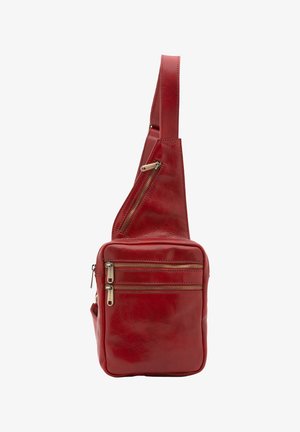 Sac bandoulière en cuir rouge avec un compartiment principal, deux poches avant zippées et une sangle d'épaule unique réglable.