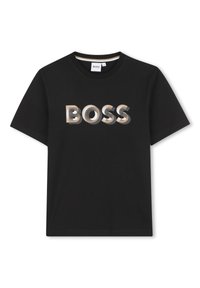 Zwarte katoenen t-shirt met een groot, gestructureerd "BOSS" logo in tinten zilver en goud, ronde hals en korte mouwen.