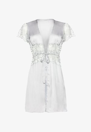 Harmaa, silkkinen viitta, jossa on pitsireunaiset hihansuut, syvä V-kaula-aukko ja vyötärölle sidottava nauha. Rinnassa on herkkää kukkakuvioista pitsiä.