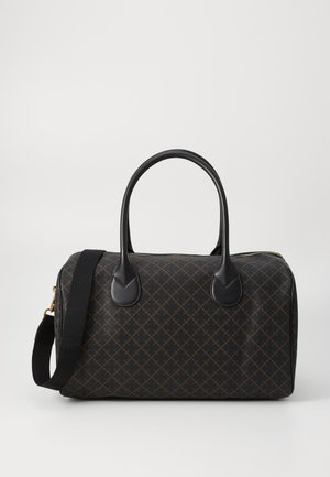 Borsa a tracolla marrone con motivo, dettagli in pelle nera, manici arrotondati e una tracolla rimovibile; presenta una chiusura con zip.