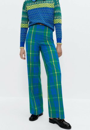 WEITE KAROHOSE - Chinos - green
