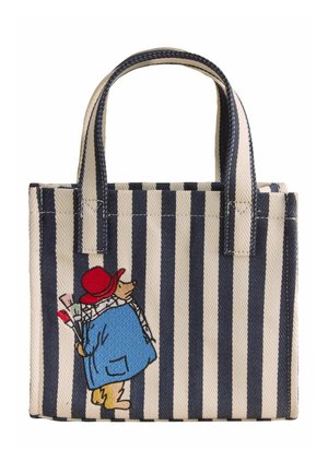 Väike käekott, millel on vertikaalsed tumesinised ja kreemjad triibud ning tikitud karu, kes kannab punast mütsi ja sinist mantlit ning hoiab värvipintslit.