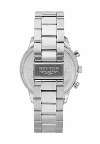 Orologio in acciaio inossidabile argentato con bracciale a maglia spazzolato e lucido. Il retro della cassa presenta il logo "SECTOR" e dettagli incisi.