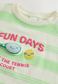 Unausgewählt, green stripe tennis