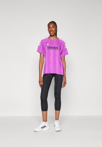 adidas Sportswear TIRO CUT STRIPES BOYFRIEND - Tričko s potlačou - purple burst