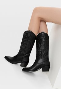 Stradivarius Kovbojské/motorkářské kozačky - black