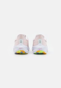 Nike Performance Chaussures de running sur route - pink