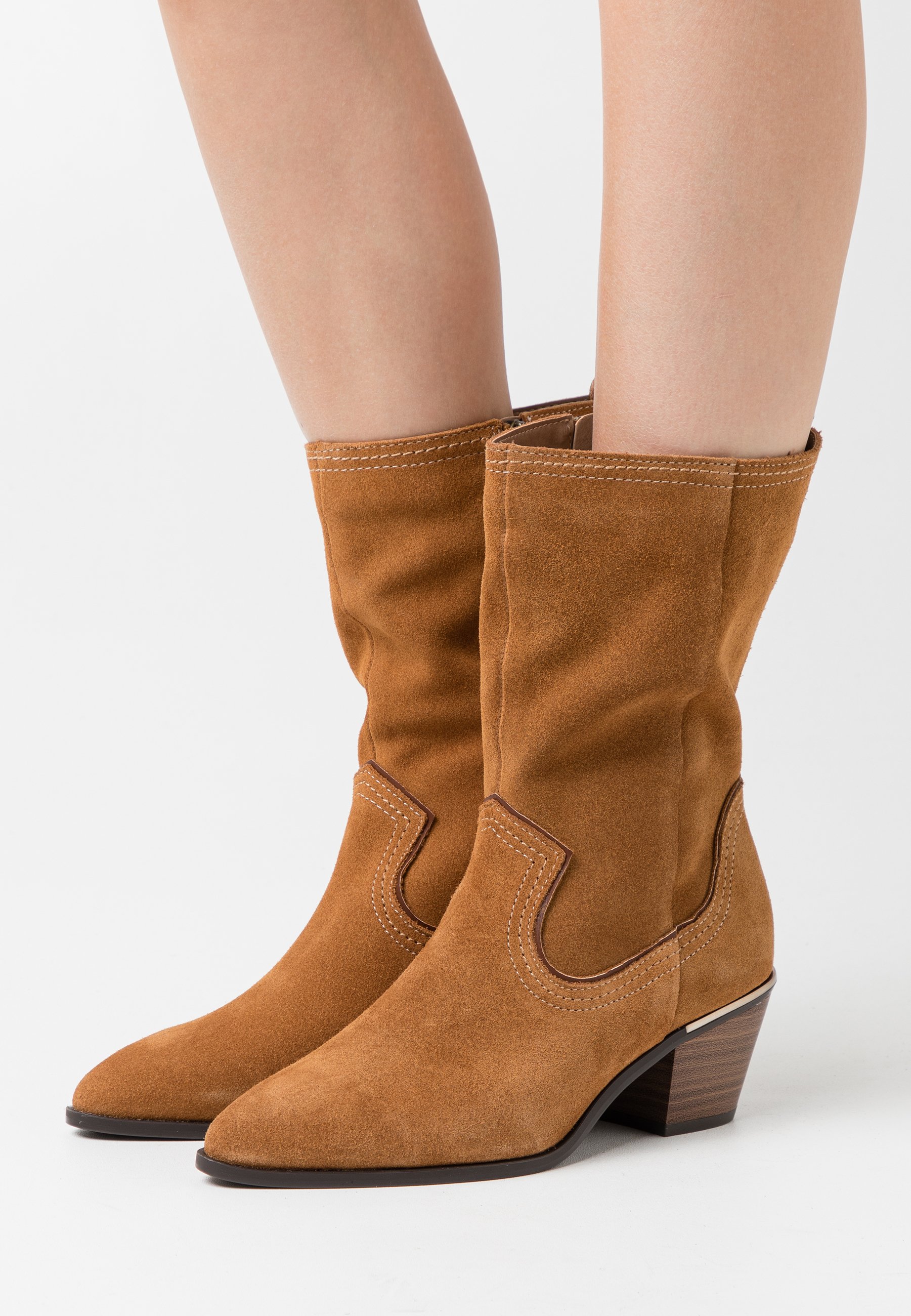 Tamaris BOOTS Klassiska stövlar muscat Zalando.se Tamaris BOOTS Cowboy Bikerboots mocca Zalando.se