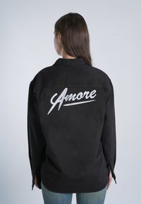 Mira Paris AMORE BACK EMBROIDERY - Užsagstoma palaidinė - black