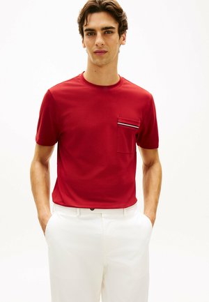 - T-shirt z nadrukiem