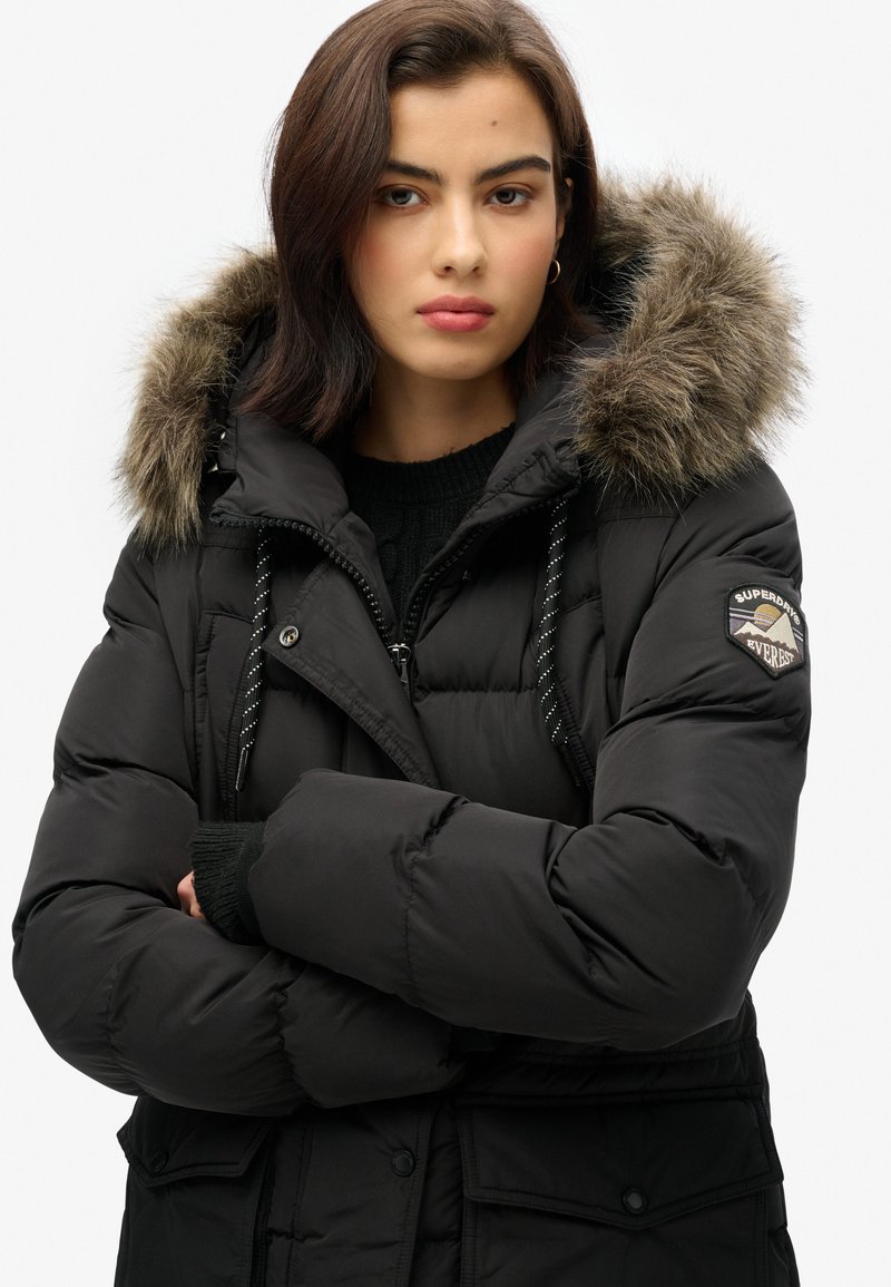 kapuze superdry everest steppjacke Superdry Co EVEREST MID PUFFER Wintermantel black/schwarz