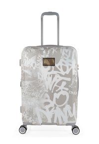 Maleta rígida con acabado brillante, decorada con patrones blancos estilo grafiti sobre un fondo gris, cuenta con dos ruedas y un asa retráctil.