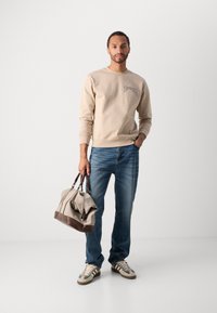 Scotch & Soda LEFT CHEST LOGO - Sweatshirt - plaza taupe
